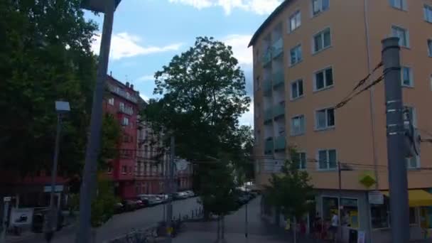 Vliegen Door Straten Van Frankfurt Een Vroege Zondagochtend Het Voorjaar — Stockvideo