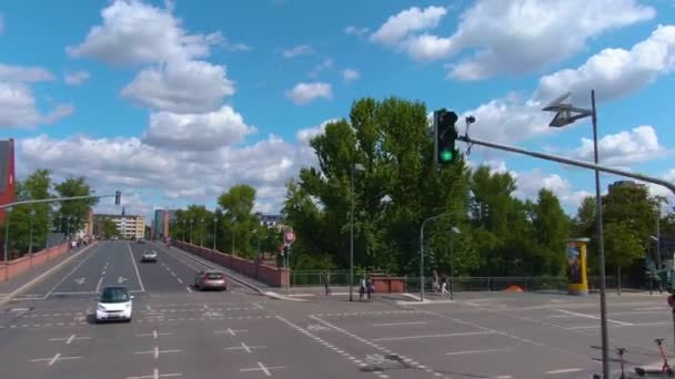 Volando Por Las Calles Frankfurt Una Mañana Domingo Temprano Primavera — Vídeos de Stock