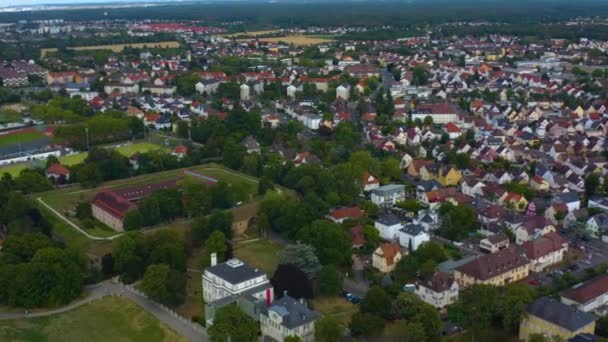 ドイツの都市Ruesselsheimの空中 春の晴れた日の午後 — ストック動画