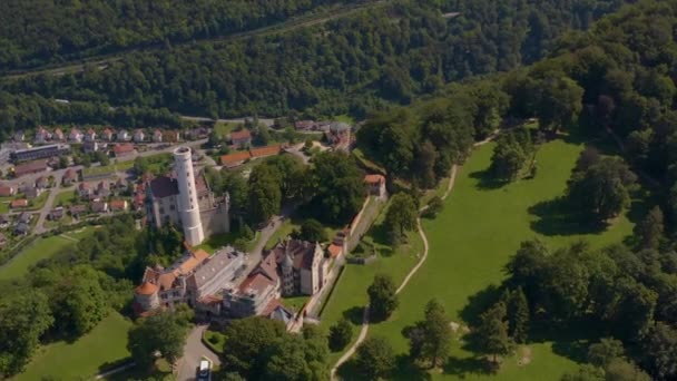 夏天阳光灿烂的一天 德国丽希城堡周围的空中风景 — 图库视频影像