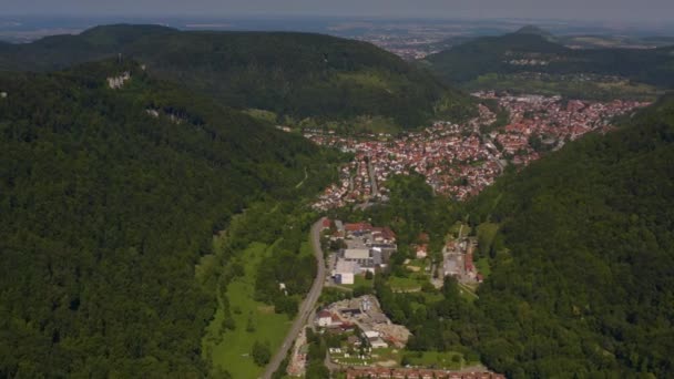 Letecký Pohled Kolem Zámku Lichtenstein Německu Slunečného Dne Létě — Stock video