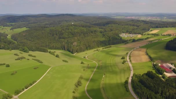 夏の晴れた日にドイツのSchwabischアルブの周りの空中ビュー — ストック動画