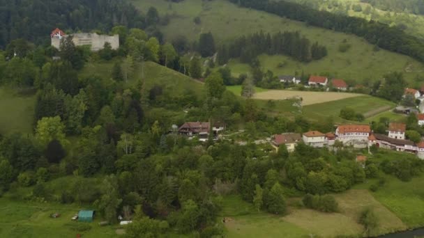 Luftaufnahme Rund Das Dorf Und Schloss Gundelfingen Münsingen Einem Sonnigen — Stockvideo