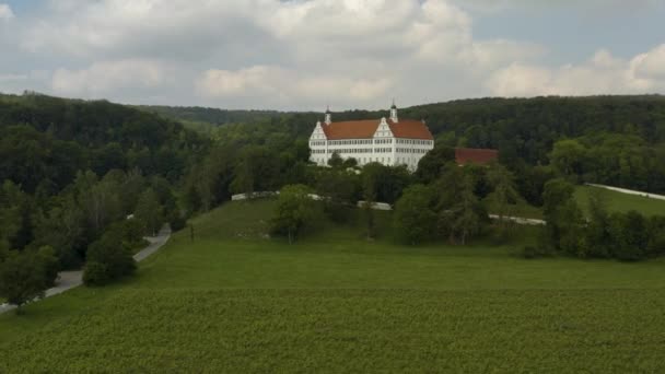 Widok Lotu Ptaka Pałacu Schloss Mochental Niemczech Słoneczny Dzień Lata — Wideo stockowe