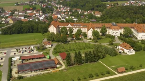 Vista Aérea Del Pueblo Del Monasterio Untermarchtal Alemania Día Soleado — Vídeo de stock