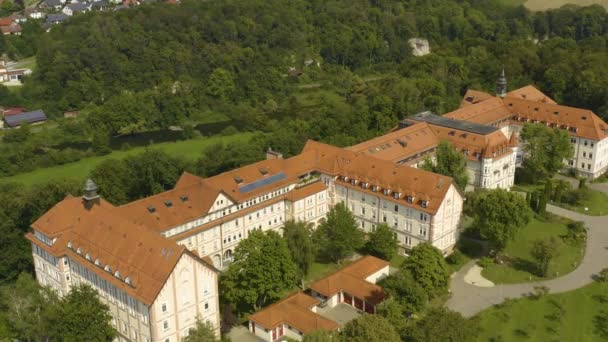 Vista Aérea Del Pueblo Del Monasterio Untermarchtal Alemania Día Soleado — Vídeos de Stock