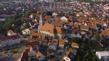 Almanya 'da Hayingen köyünün havadan görünüşü güneşli bir günde, yazın öğleden sonra. 