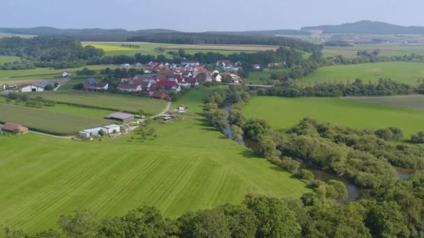 Αεροφωτογραφία Του Χωριού Zell Der Donau Στη Γερμανία Μια Ηλιόλουστη — Αρχείο Βίντεο