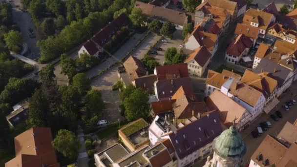 Αεροφωτογραφία Του Χωριού Hayingen Στη Γερμανία Μια Ηλιόλουστη Μέρα Αργά — Αρχείο Βίντεο