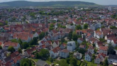 Yazın güneşli bir günde Almanya 'nın Waiblingen kentindeki eski havadan..