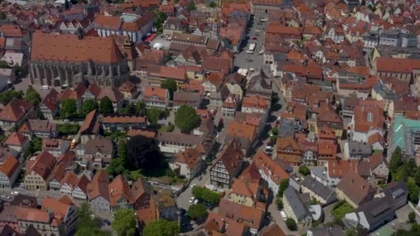 ドイツのシュヴァエビッシュ グムンドの旧市街の空中 — ストック動画