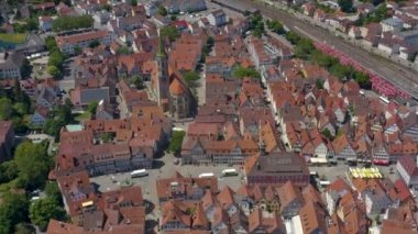 Güneşli bir günde Almanya 'nın eski Schorndorf kentinin havası.