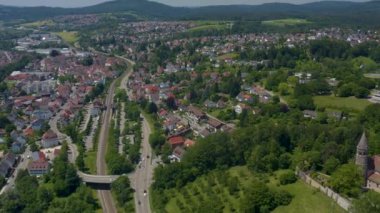 Kloster Lorch Manastırı 'nın havası Almanya' da Lorch şehrinin yanında. Baharın güneşli bir gününde.