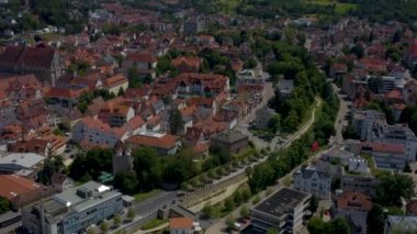 Almanya 'nın eski Schwaebisch Gmuend kentinin havası baharın güneşli bir gününde