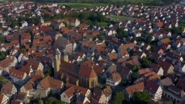 Almanya, Markgroeningen 'den şehrin eski kısmının havası güneşli bir sabahta.