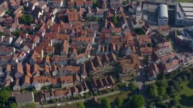 Almanya 'nın Bietigheim-Bissingen kentindeki şehrin eski bölümünün havası..