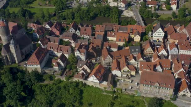 夏天的一个阳光明媚的日子 德国Besigheim老城区的空中 — 图库视频影像