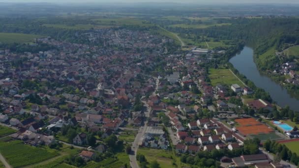 ドイツのムンデルスハイムに近いブドウ畑の空中 春の晴れた日には — ストック動画