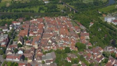 Almanya 'da Marbach am Neckar' da şehrin eski kısmının havası.  