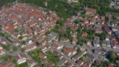 Almanya 'da Marbach am Neckar' da şehrin eski kısmının havası. Baharın güneşli bir gününde.