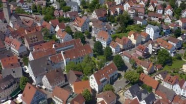 Almanya 'da Waiblingen' de şehrin eski kısmının havası. Baharın güneşli bir gününde.