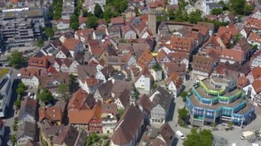 Almanya 'da Waiblingen' de şehrin eski kısmının havası. Baharın güneşli bir gününde.