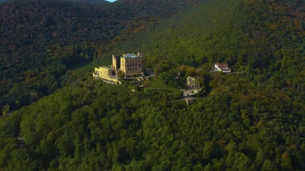 Flygfoto Över Staden Neustadt Och Slottet Palats Hambacher Schloss Pfalz — Stockvideo