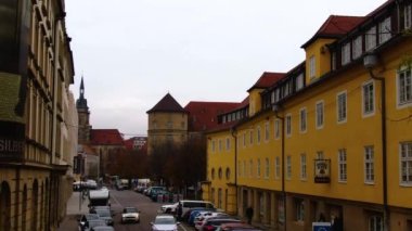 Almanya 'nın Stuttgart şehrinde Noel' den önce bulutlu bir günde şehir müzesinde.
