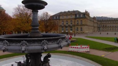 Stuttgart, Almanya 'da Noel' den önce bulutlu bir günde iş bakanlığı.