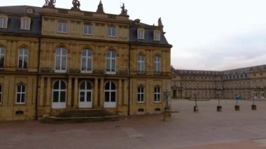 Stuttgart, Almanya 'da Noel' den önce bulutlu bir günde iş bakanlığı.