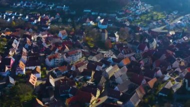 Sonbaharda güneşli bir günde Almanya 'nın Stein kasabası ve köyünün havadan görünüşü.