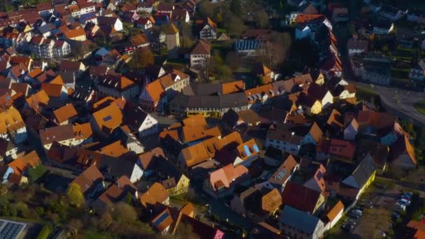 秋の晴れた日にドイツの村と旧市街スタインの空中風景 — ストック動画