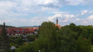 Almanya 'nın Mellrichstadt şehrinin hava manzarası, Bavyera' da bir bahar öğleden sonra