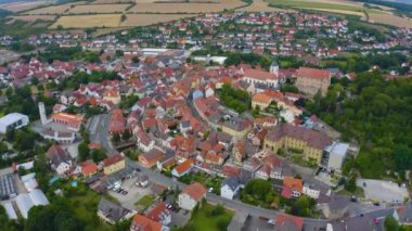 Almanya 'nın Arnstein şehrinin hava manzarası, Bavyera' da bir bahar öğleden sonra