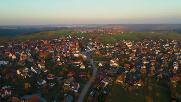 Luftaufnahme Des Dorfes Neubulach Baden Württemberg Einem Spätherbsttag — Stockvideo