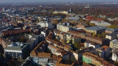 Almanya 'nın merkezindeki Karlsruhe şehrinin hava manzarası, güneşli bir sonbahar gününde Baden-Wuerttemberg 