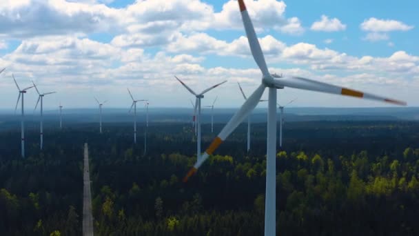 Flygfoto Vindkraftverk Den Svarta Skogen Tyskland Solig Dag Sommaren — Stockvideo