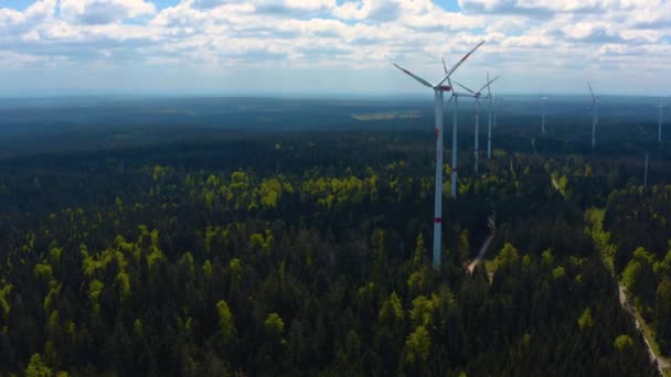 Letecký Pohled Větrné Turbíny Černém Lese Německu Slunečného Letního Dne — Stock video