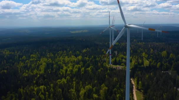 Vista Aérea Las Turbinas Eólicas Bosque Negro Alemania Día Soleado — Vídeos de Stock