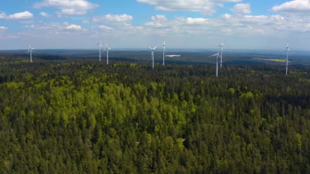 Vista Aérea Las Turbinas Eólicas Bosque Negro Alemania Día Soleado — Vídeos de Stock