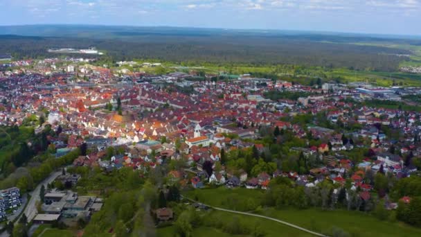 Αεροφωτογραφία Της Πόλης Freudenstadt Στο Μαύρο Δάσος Gernmany Μια Ηλιόλουστη — Αρχείο Βίντεο