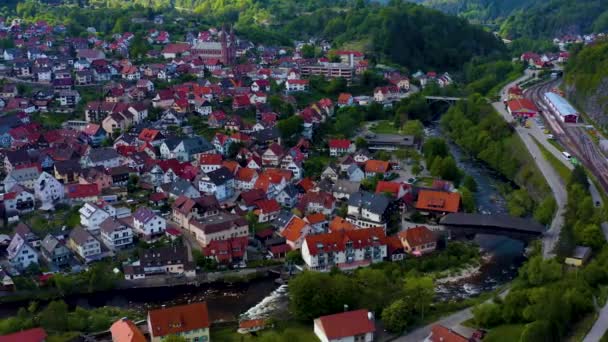 Luftaufnahme Der Stadt Forbach Schwarzwald Einem Sonnigen Sommertag Mit Wolken — Stockvideo