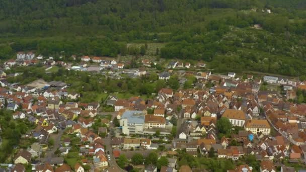 Widok Powietrza Wokół Miasta Annweiler Trifels Niemczech Pochmurny Wiosenny Dzień — Wideo stockowe