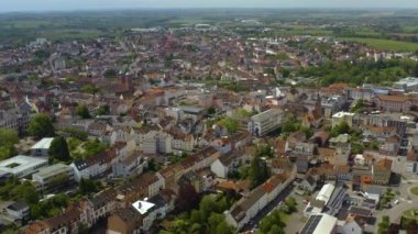 Saarland, Almanya 'da Pirmasens şehrinin hava manzarası güneşli bir bahar gününde