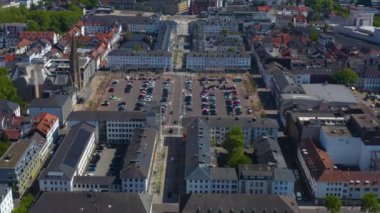 Saarland, Almanya 'da Saarlouis şehrinin güneşli bir bahar gününde havadan görünüşü