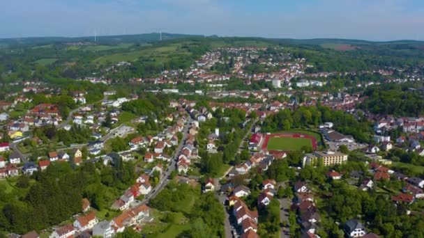 Luftaufnahme Der Stadt Ottweiler Einem Sonnigen Frühlingstag — Stockvideo