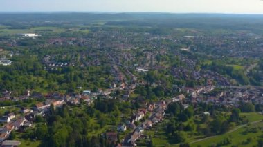 Güneşli bir bahar gününde Almanya 'nın Bexbach kentindeki hava manzarası