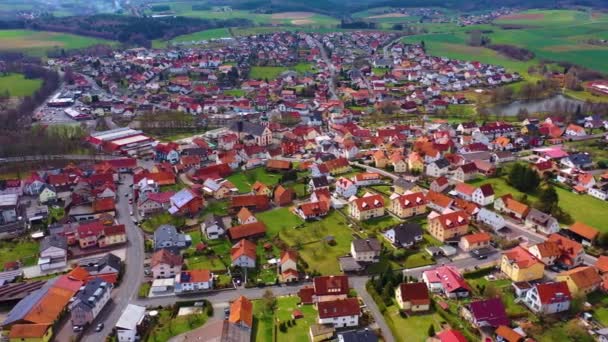 Vista Aérea Del Pueblo Flieden Alemania Duda Soleado Día Primavera — Vídeos de Stock