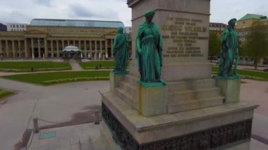 Almanya 'nın Stuttgart şehrinde, ilkbaharın erken saatlerinde bulutlu bir günde.