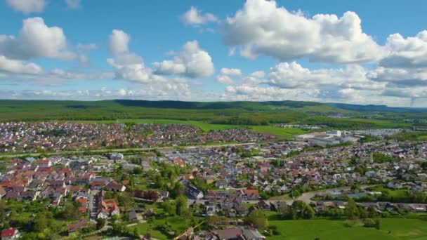 Luftaufnahme Des Dorfes Illingen Einem Sonnigen Frühlingsmorgen — Stockvideo